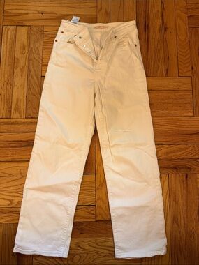Levi's High-Rise Straight Jeans in Cream White